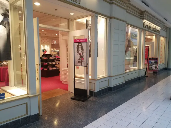 Victoria's Secret & PINK by Victoria's Secret 0