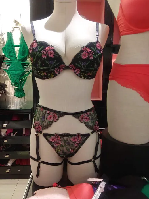 Victoria's Secret & PINK by Victoria's Secret 5