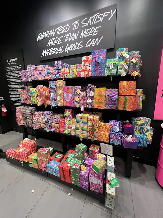 Lush Cosmetics Friendly Center 8