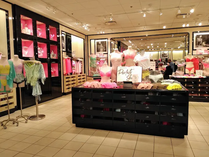 Victoria's Secret & PINK by Victoria's Secret 0
