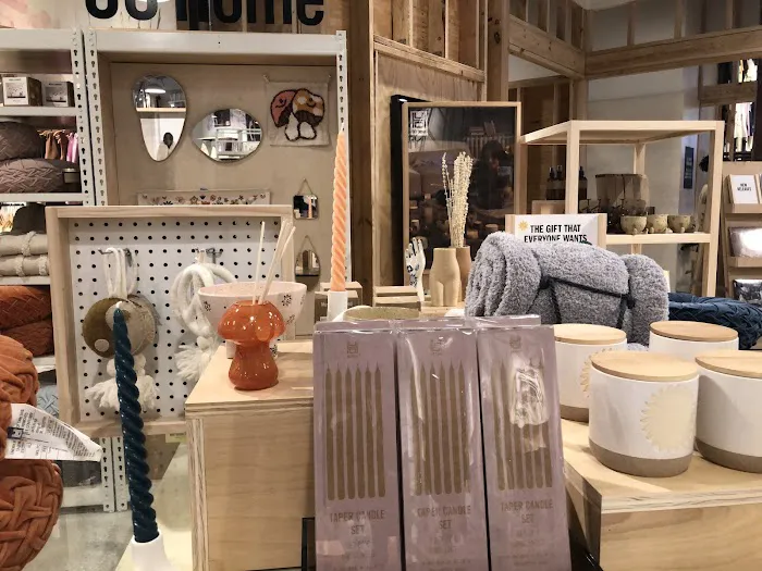Urban Outfitters 0