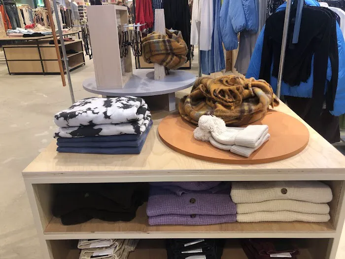 Urban Outfitters 3