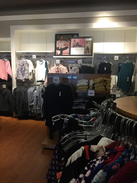 Banana Republic Factory Store 7