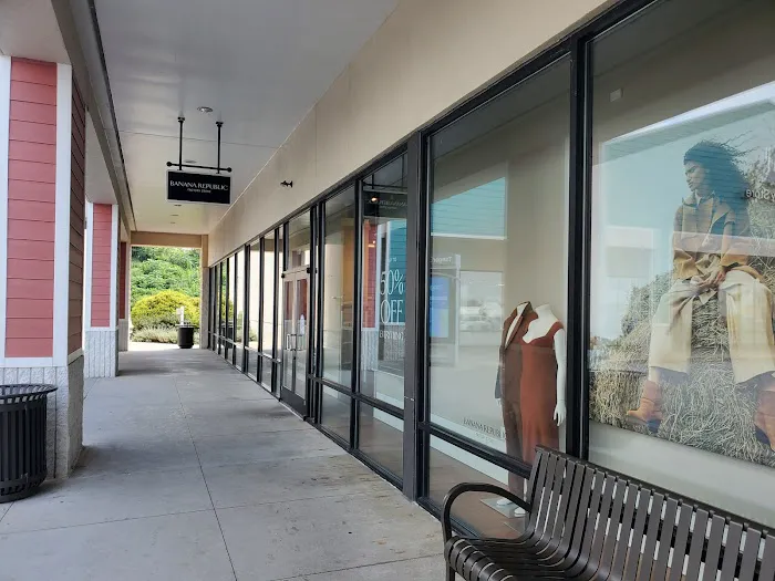 Banana Republic Factory Store 8