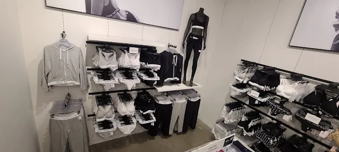 Calvin Klein 7