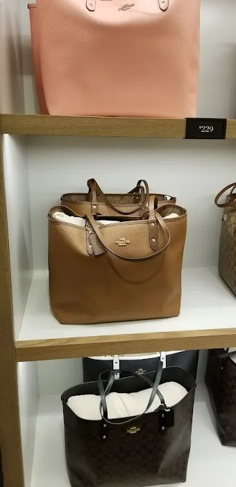 COACH Outlet 0