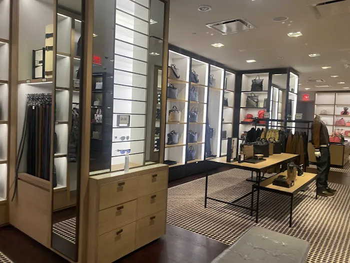 COACH Outlet 7