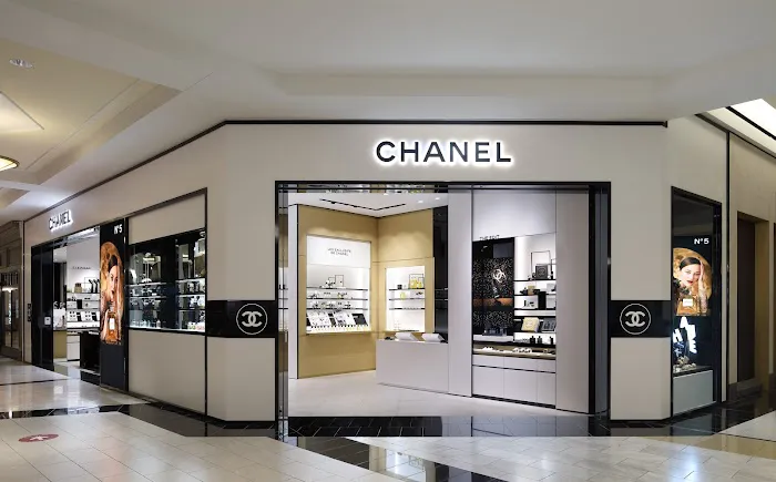 CHANEL FRAGRANCE AND BEAUTY BOUTIQUE 0