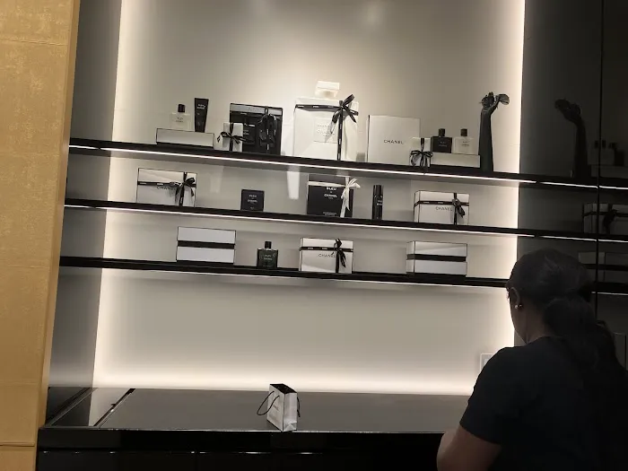 CHANEL FRAGRANCE AND BEAUTY BOUTIQUE 6