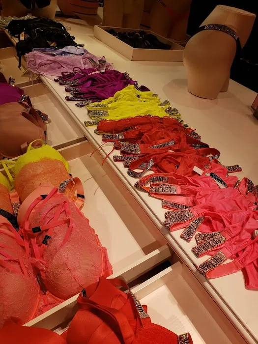 Victoria's Secret 0