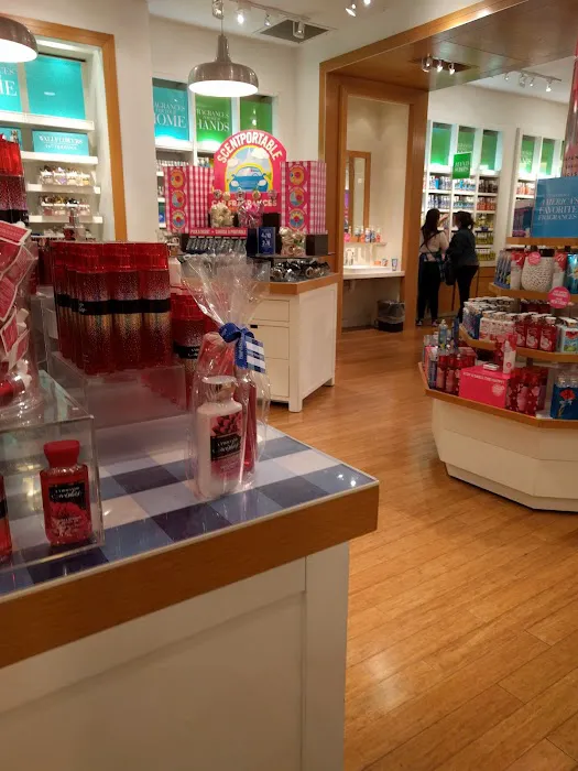 Bath & Body Works 1