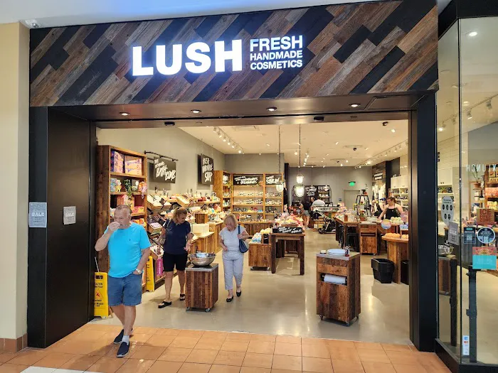 Lush Cosmetics Willow Grove Park Mall 1