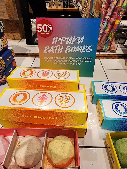 Lush Cosmetics Willow Grove Park Mall 4
