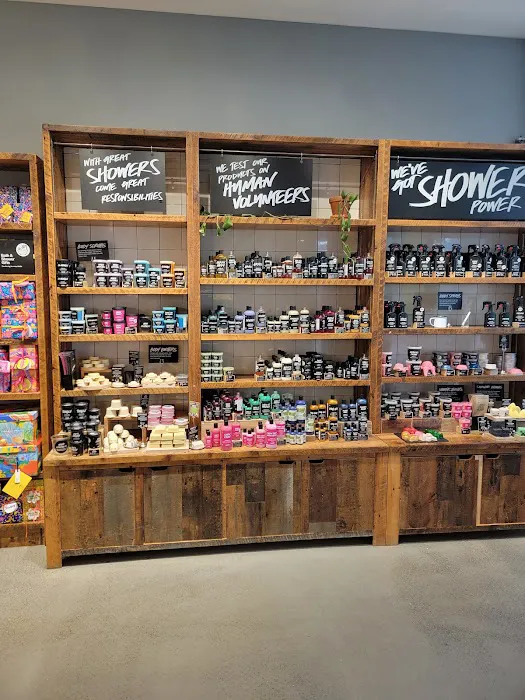 Lush Cosmetics Willow Grove Park Mall 9