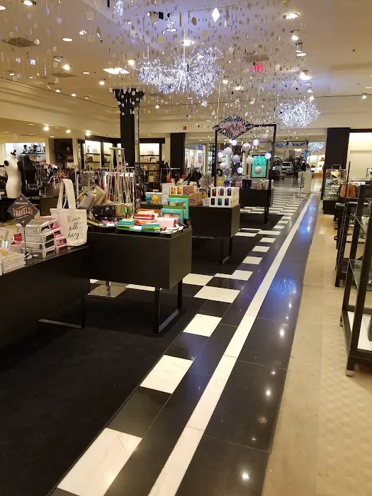Bloomingdale's 0