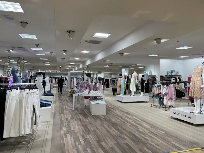 Bloomingdale's 4