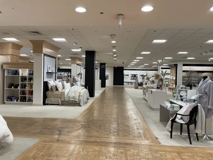 Bloomingdale's 6