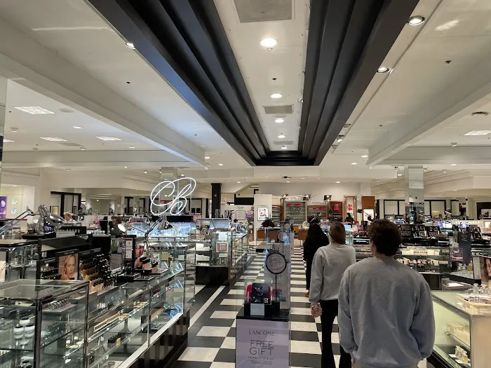 Bloomingdale's 8