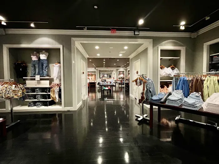 Abercrombie & Fitch 1