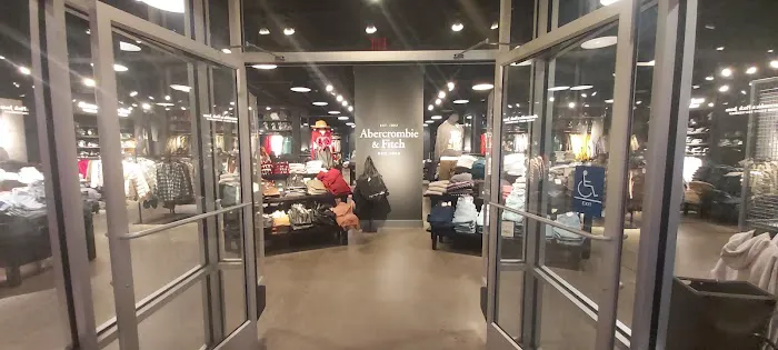 Abercrombie & Fitch 3