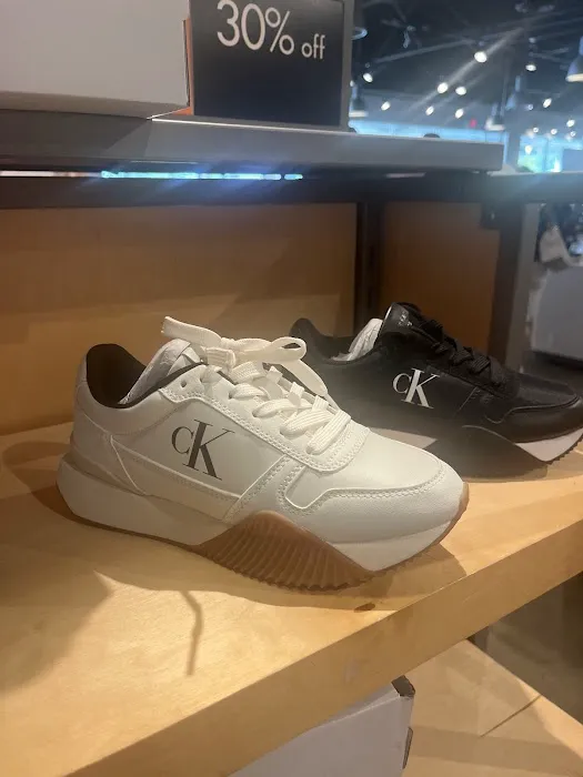Calvin Klein 8