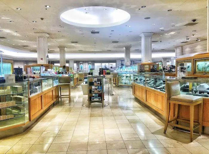 Saks Fifth Avenue 1