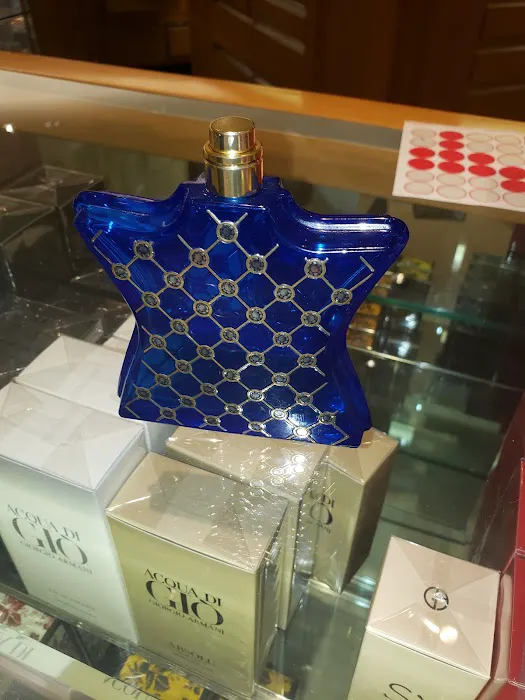 Saks Fifth Avenue 9
