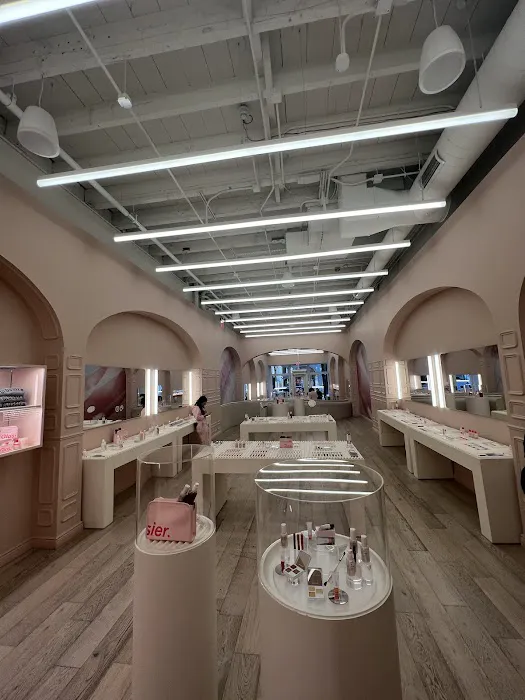 Glossier Philadelphia 0
