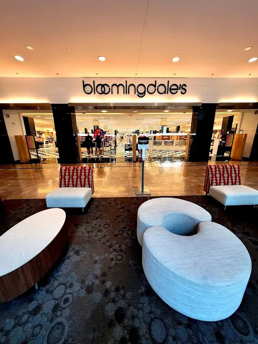 Bloomingdale's 0