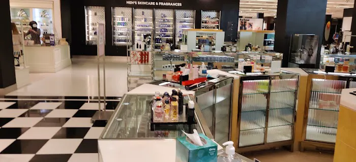 Bloomingdale's 9