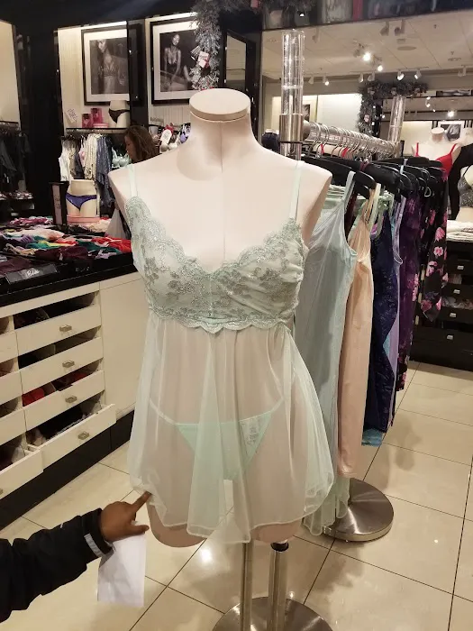 Victoria's Secret & PINK by Victoria's Secret 8