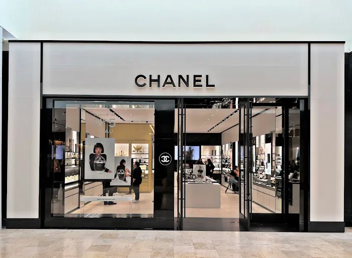 CHANEL Fragrance and Beauty Boutique 0