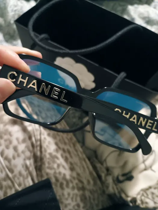 CHANEL FRAGRANCE AND BEAUTY BOUTIQUE 5