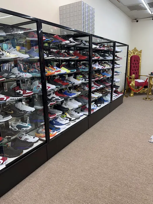 EXCLUSIVE KICKS & APPAREL 0