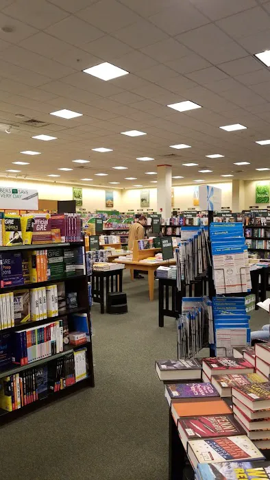 Barnes & Noble 6