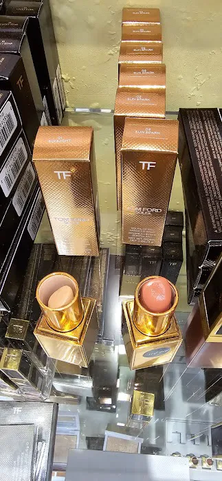 Cosmetics Company Store 9