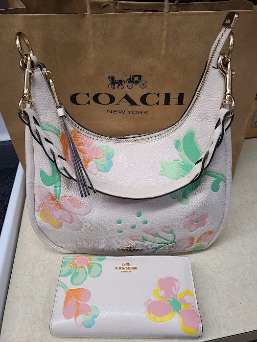 COACH Outlet 5