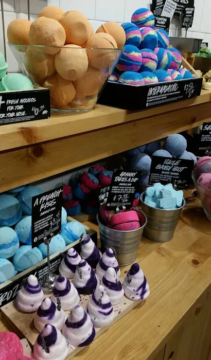 Lush Cosmetics Quaker Bridge 2