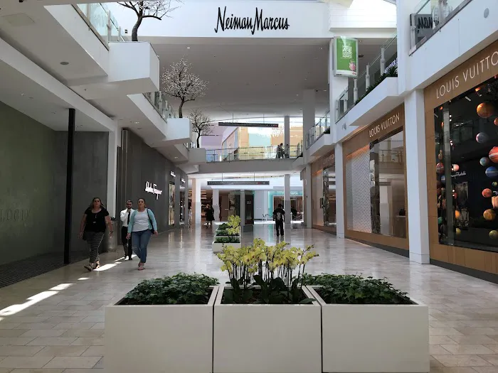 Neiman Marcus 0