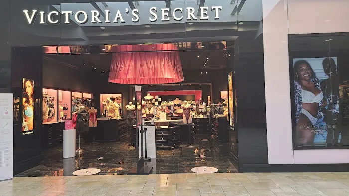 Victoria's Secret & PINK by Victoria's Secret 0