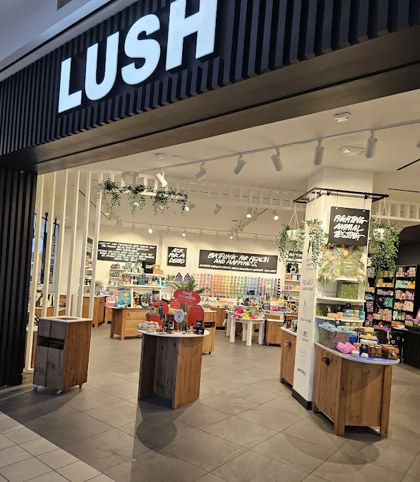 Lush Cosmetics Freehold Raceway Mall 1