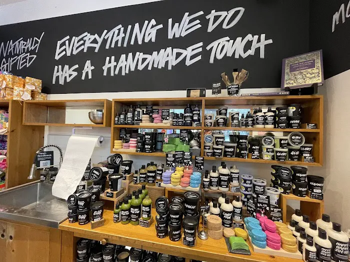Lush Cosmetics Freehold Raceway Mall 4