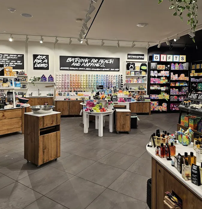 Lush Cosmetics Freehold Raceway Mall 3