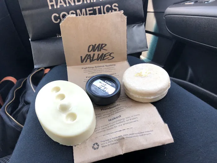Lush Cosmetics Freehold Raceway Mall 8