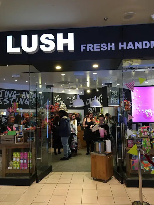 Lush Cosmetics Freehold Raceway Mall 6