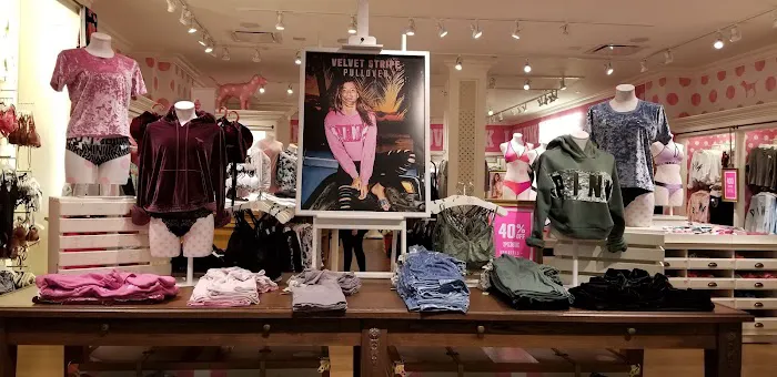 Victoria's Secret & PINK by Victoria's Secret 0