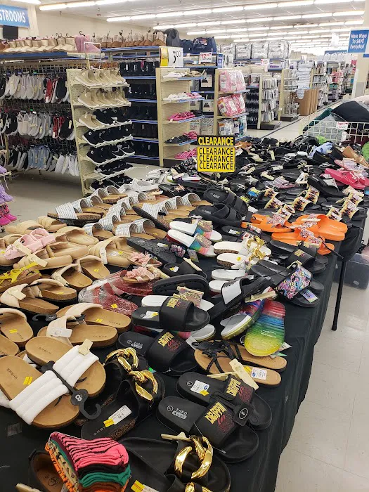Roses Discount Store 4