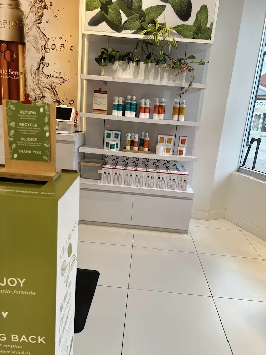 Clarins Factory Store 3