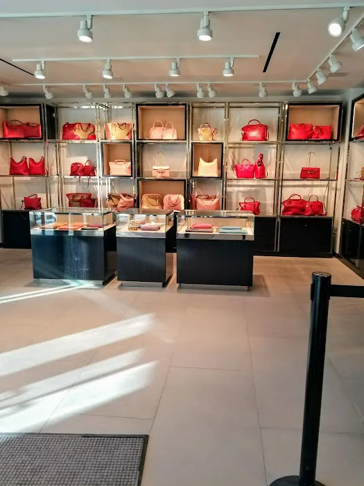 Gucci - Woodbury Common Premium Outlets 6