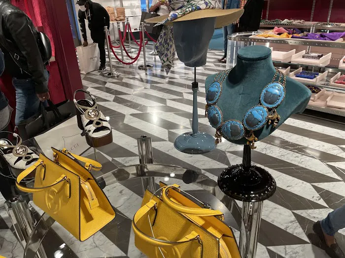 Gucci - Woodbury Common Premium Outlets 7